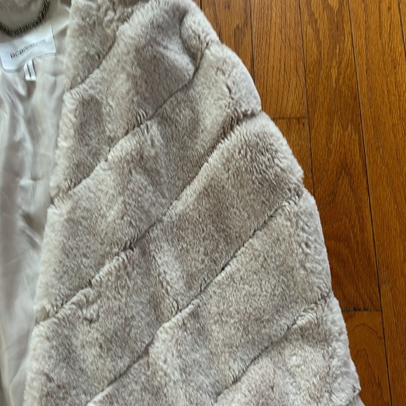 BCBG generation faux fur vest - Picture 3 of 8